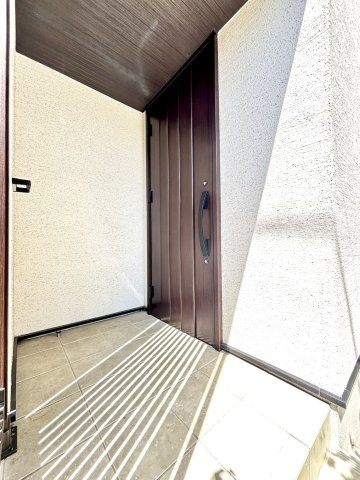 薬師通3丁目　戸建ての玄関|☆アルミ断熱玄関ドアを採用しております。