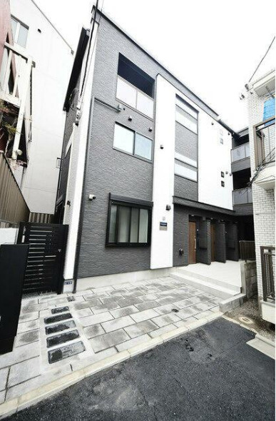 新宿区四谷三栄町のアパートの外観