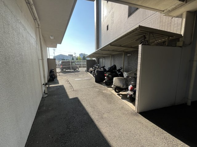 プレステージ明石魚住Ⅳの駐車場