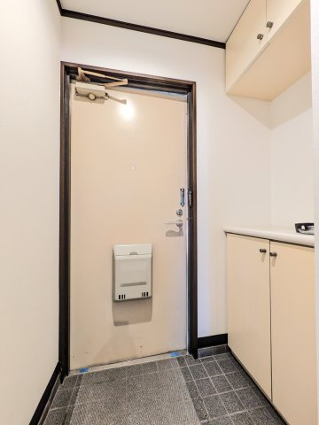 カンケン西藤マンションの玄関