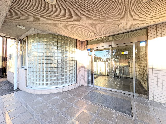 カンケン西藤マンションのエントランス