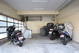 【駐車場】 | バイク置き場。空き区画の有無や駐輪料金、サイズおよび排気量規定などについては、改めてお問い合わせください。～即日のご見学可能～　お問合せはお気軽にどうぞ。