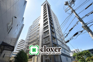 【外観】 | 青空によく映える建物です。手入れの行き届いた外壁やマンション正面エントランスなど、綺麗な姿をぜひ一度、現地にてご覧ください。～即日のご見学可能～　お問合せはお気軽にどうぞ。