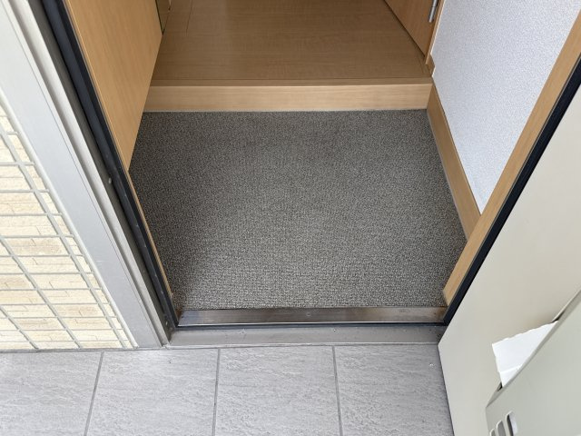 セジュール狭間Ａ棟の玄関