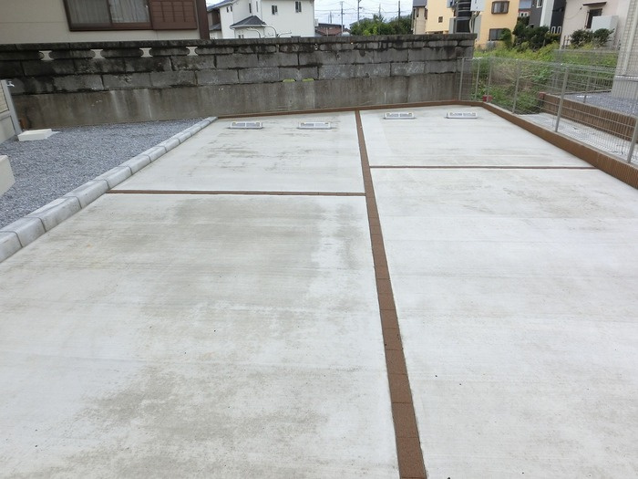 サンロワイヤルBの駐車場