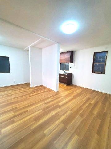 東大阪市布市町4丁目　中古戸建の居間・リビング