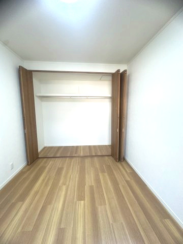 東大阪市布市町4丁目　中古戸建の洋室