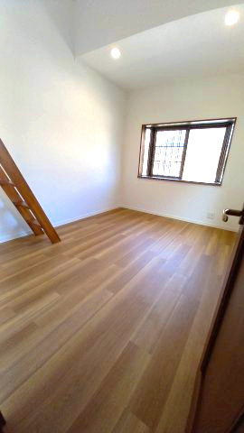 東大阪市布市町4丁目　中古戸建の洋室