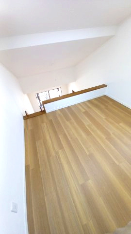 東大阪市布市町4丁目　中古戸建の洋室|ロフト