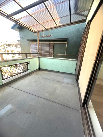 東大阪市布市町4丁目　中古戸建のバルコニー