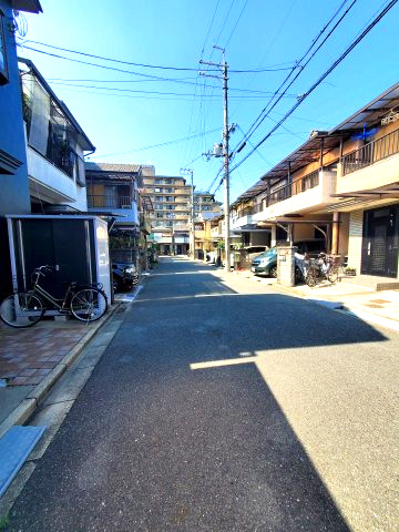 東大阪市布市町4丁目　中古戸建の前面道路含む現地写真