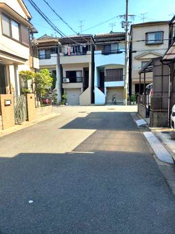 東大阪市布市町4丁目　中古戸建の前面道路含む現地写真