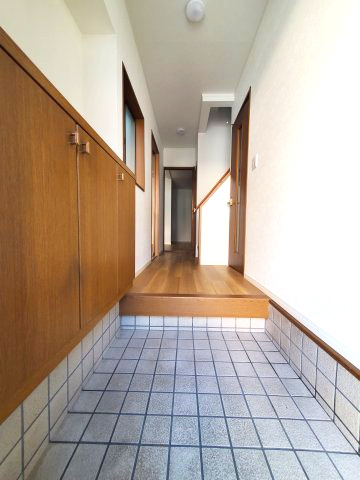 東大阪市布市町4丁目　中古戸建の玄関