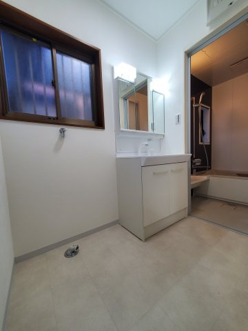 東大阪市布市町4丁目　中古戸建のランドリースペース