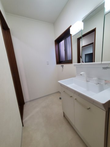 東大阪市布市町4丁目　中古戸建の独立洗面台