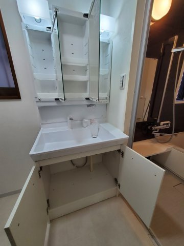 東大阪市布市町4丁目　中古戸建の独立洗面台