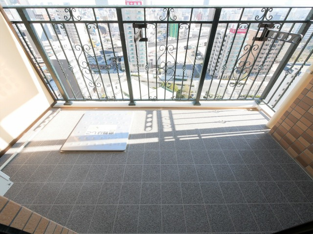 Luxe難波西IIのバルコニー