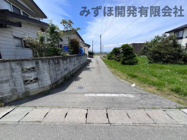 天童市長岡2441（旧住所）【A棟】の前面道路含む現地写真