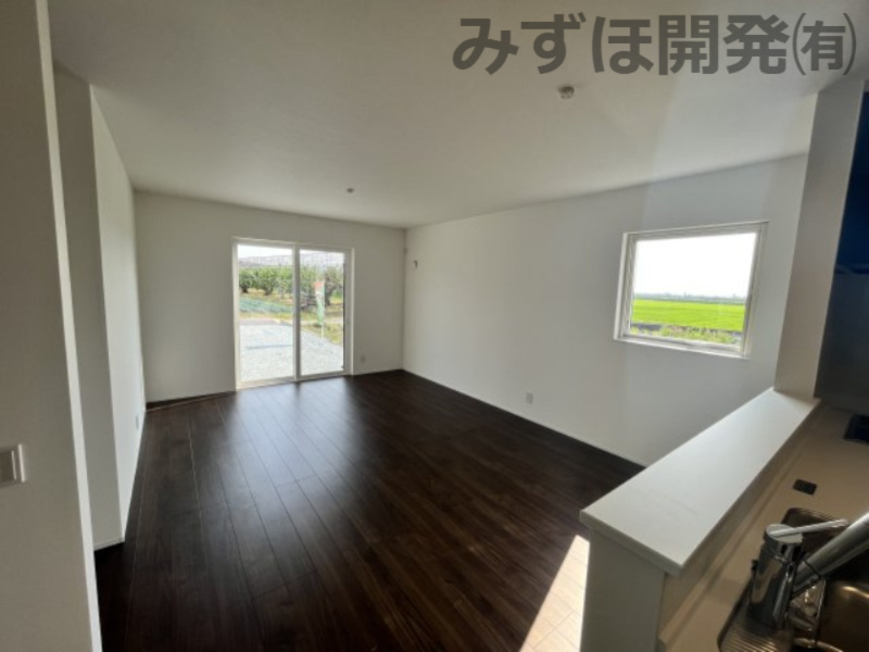 天童市長岡2441（旧住所）【A棟】の居間・リビング