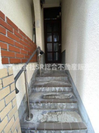 中石切町4丁目中古戸建の玄関|弊社は不動産管理・賃貸仲介業もしております。
もちろんリフォームもできますので、お気軽にお申しつけ下さいませ