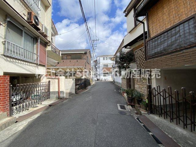 中石切町4丁目中古戸建の前面道路含む現地写真|リフォームや住宅ローン・東大阪市の不動産の事なら弊社にお任せ下さいませ！
各地域の特徴・グルメ・裏道やその他、細かい情報等も熟知した
東大阪市出身のスタッフが新生活を送るお客様をサポート致します！