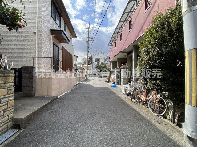 中石切町4丁目中古戸建の前面道路含む現地写真|弊社は中古戸建のご紹介、その後のリフォームのご提案、
賃貸物件のご紹介、すべてご対応可能です。
お客様にあったプランをご提案致します。
まずはお問合せ下さいませ。