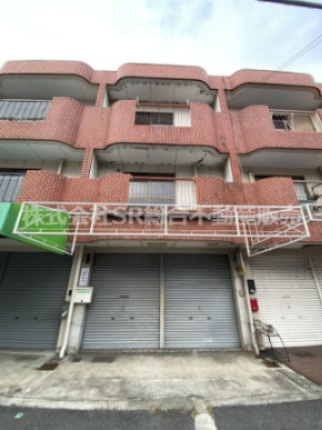 中小阪1丁目中古テラスハウスの外観|24号線沿いに建っており周辺環境も充実している便利な立地です！