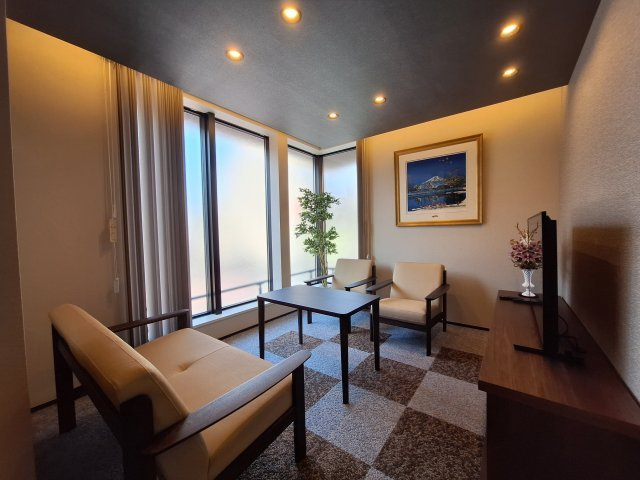 （シニア限定）ヘーベルヴィレッジ与野本町Lupinusのロビー|タクシーやご家族が待てるエントランスロビー