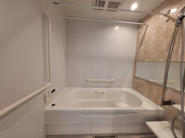 （シニア限定）ヘーベルヴィレッジ与野本町Lupinusの浴室|栓を閉めればボタン一つでオートバス