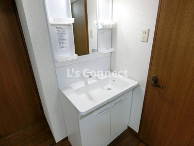 【洗面所】 | レジデンス紀庄 | 朝の支度もスムーズな独立洗面台。