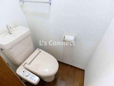 【トイレ】 | レジデンス紀庄 | 温水洗浄便座付きのトイレ。