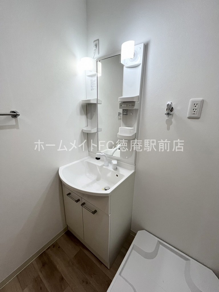 大東市諸福５丁目のアパートの独立洗面台