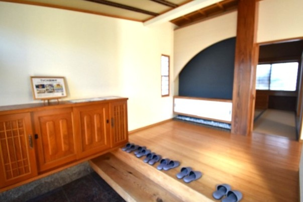 水戸市酒門町　築13年平屋建て　開放的な角地ですの玄関|現地撮影（2025年2月）