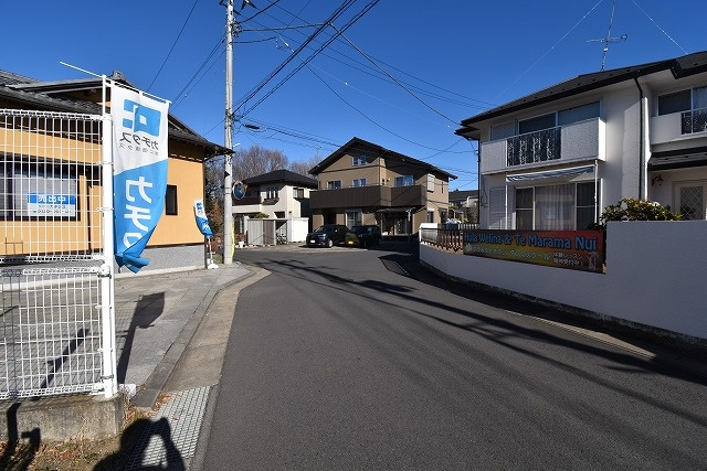 水戸市酒門町　築13年平屋建て　開放的な角地ですの前面道路含む現地写真|現地撮影（2025年2月）