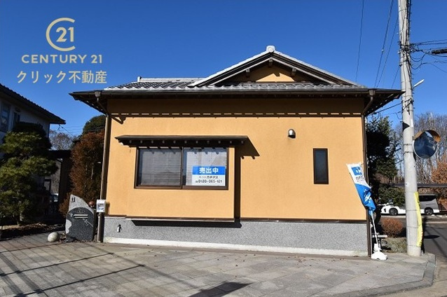 水戸市酒門町　築13年平屋建て　開放的な角地ですの外観|水戸駅車15分。酒門小徒歩17分、第四中徒歩22分。周辺施設充実で生活利便性◎
人気の平屋建てです。駐車3台可能、開放的な角地です。