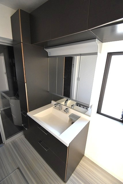 水戸市酒門町　築13年平屋建て　開放的な角地ですの独立洗面台|洗面化粧台クリーニング済みです。