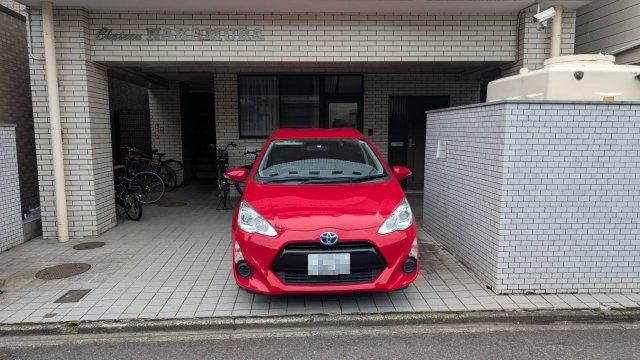 シャトーナカムラの駐車場