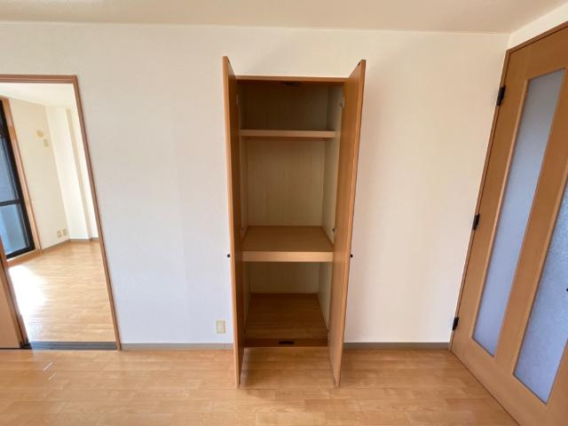 オリンピアＥの収納|リビング収納