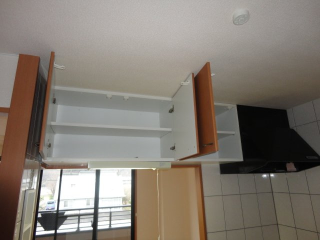 来夢ガーデンのキッチン|吊戸棚