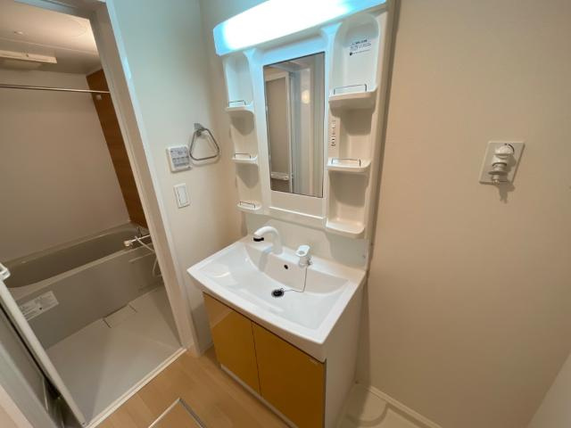 ラ　ルーチェ　Ｍの洗面所|洗髪洗面化粧台