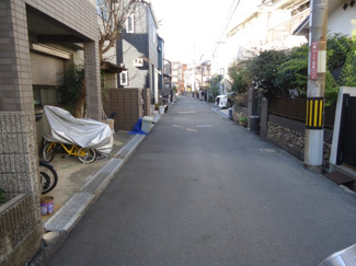 【前面道路含む現地写真】 | 箕面市瀬川2丁目7-32　建築条件無土地
