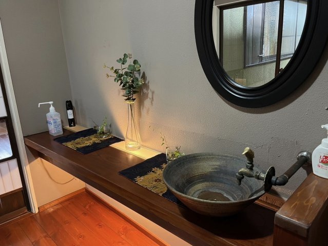 栃木県塩谷郡塩谷町　店舗付き中古物件の独立洗面台