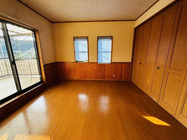 栃木県塩谷郡塩谷町　店舗付き中古物件の洋室|居住スペースです