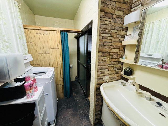 栃木県塩谷郡塩谷町　店舗付き中古物件の脱衣所