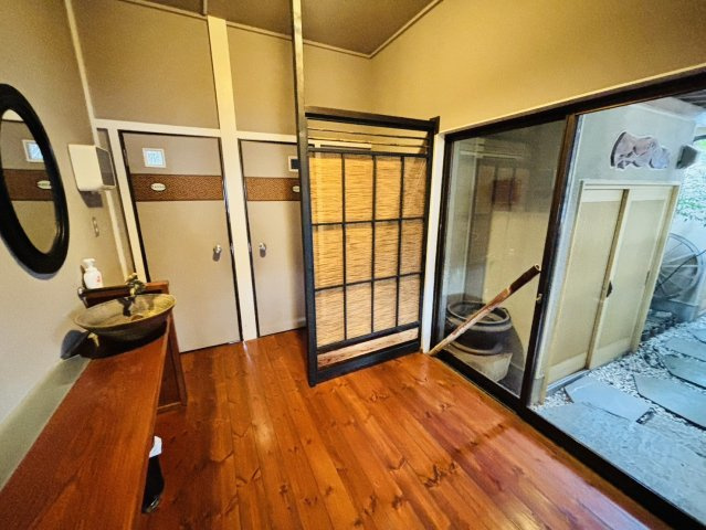 栃木県塩谷郡塩谷町　店舗付き中古物件のトイレ|男女別おトイレです