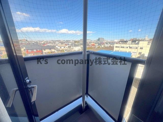 茅ヶ崎市南湖1丁目　ダイアパレス茅ヶ崎南湖の内装|北側洋室にある室外機置場☆