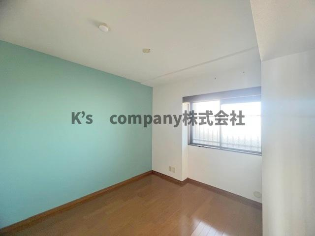 茅ヶ崎市南湖1丁目　ダイアパレス茅ヶ崎南湖の子供部屋|子供部屋としても使える、アクセントクロスが爽やかな北側洋室です♪