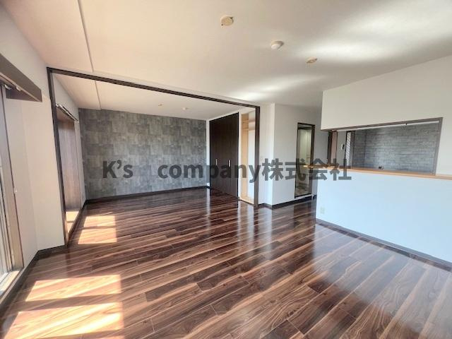 茅ヶ崎市南湖1丁目　ダイアパレス茅ヶ崎南湖の居間・リビング|南向きのLDK　約16.5帖です♪