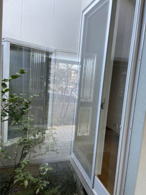 【庭】 | 中古一戸建　高知市一宮中町2丁目 | 浴室から眺める坪庭