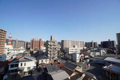 【展望】 | 【上質リフォーム】ファミール西条朝日町 | 【四季を感じる】
四季の移ろい・爽やかな青空や風を感じられ
自然を愉しめるパノラマビュー。
毎日の暮らしに余裕を感じさせてくれる、
遮る物の無い開放的な眺望を是非、ご堪能ください。